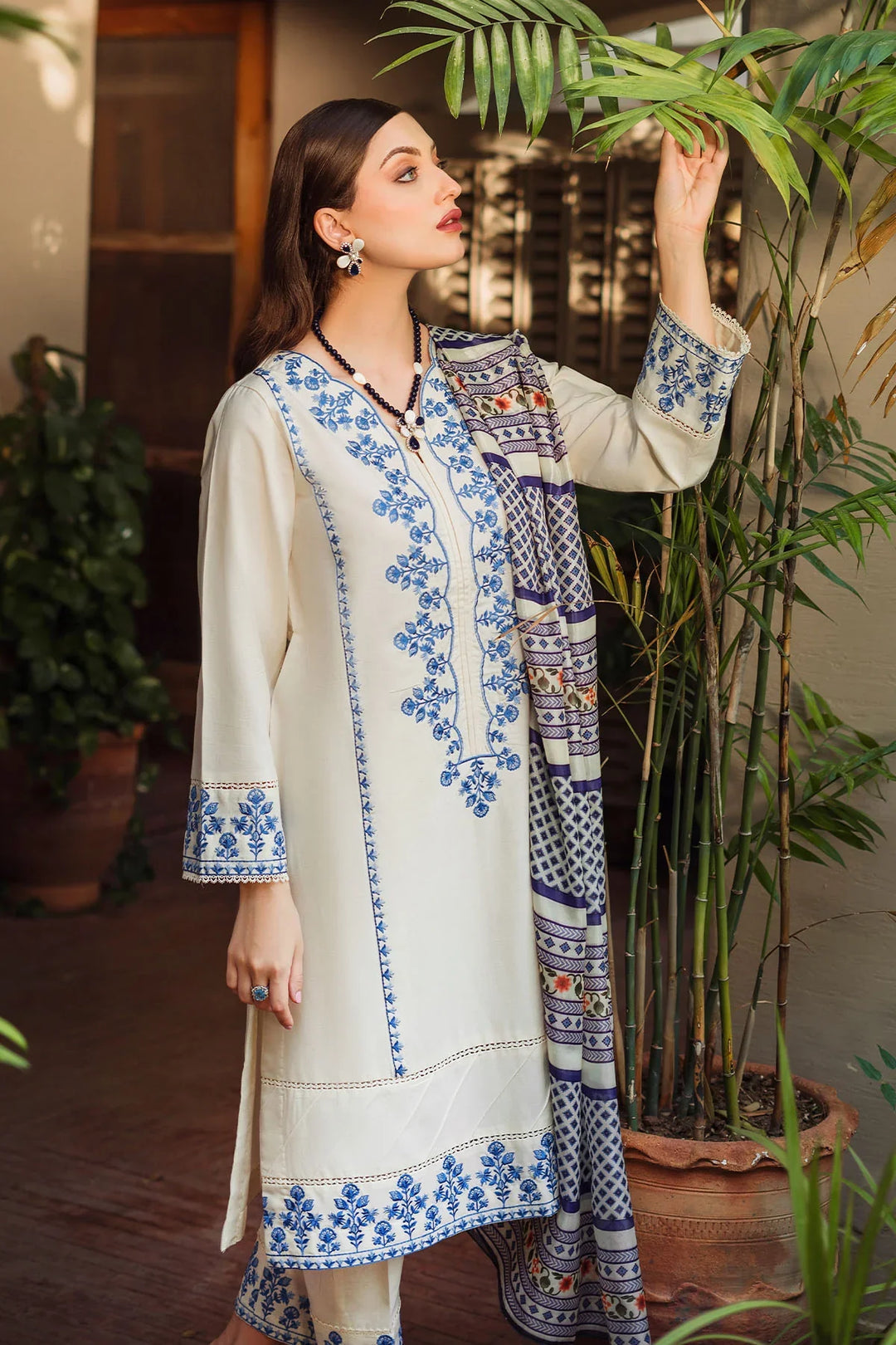 LAVIESH HEAVY 3PC EMBOIDERY