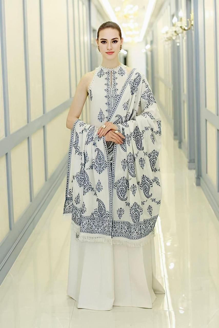EXCLUSIVE 3PC EMBROIDERED LAWN ENSEMBLE - 445