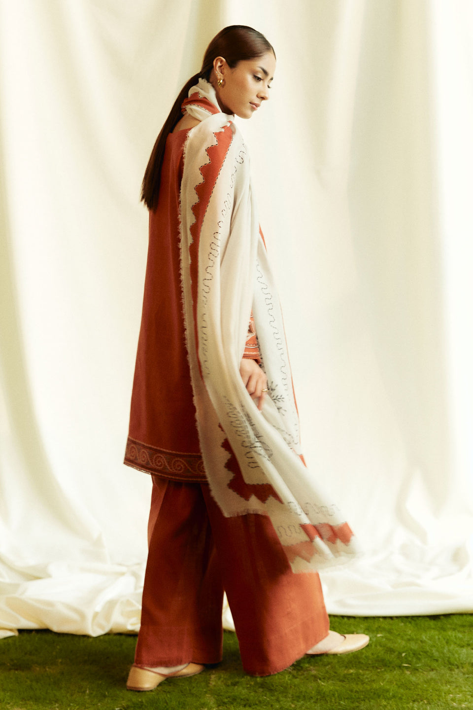 DHANAK 3PC UNSTITCHED HEAVY EMBROIDERED SUIT