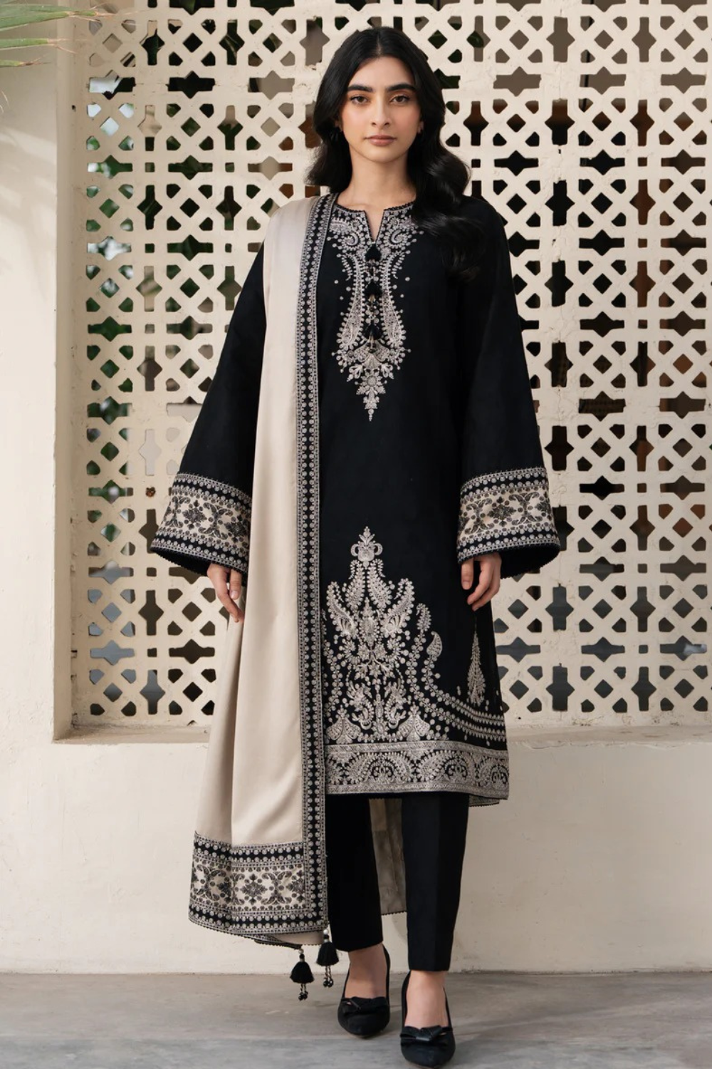 EXCLUSIVE 3PC EMBROIDERED LAWN ENSEMBLE - 415