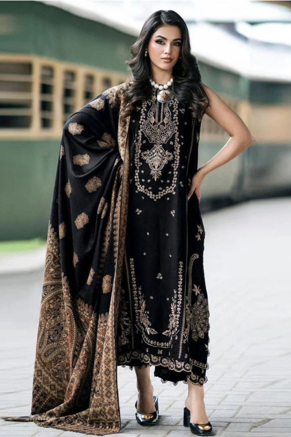 PREMIUM EMBROIDERED 3PC LAWN SUIT - 412