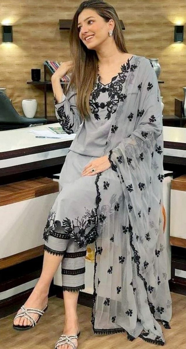 SUMMER ELEGANCE 3PC EMBROIDERED LAWN SUIT - 430 - View 3