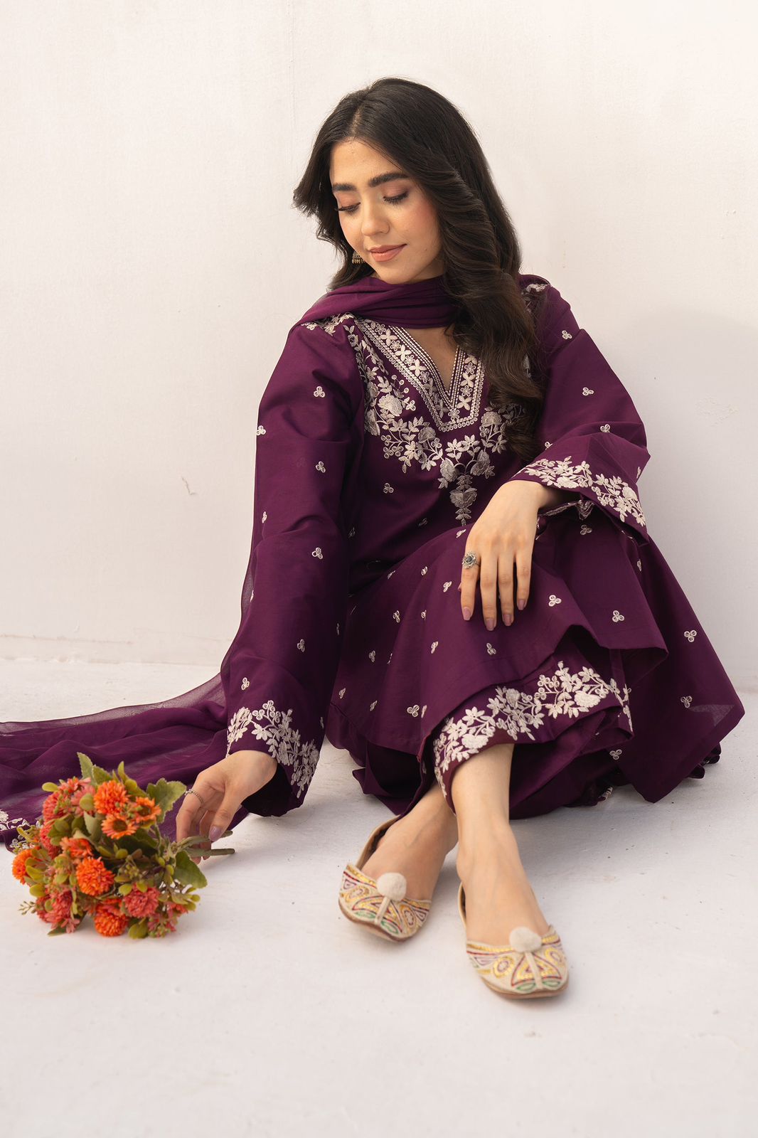GRANDEUR LAWN 3PC EMBROIDERED SUIT - 446 - View 3