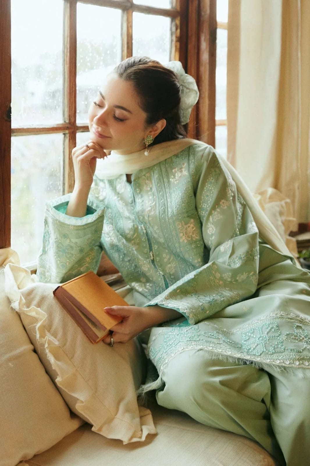 SIGNATURE LAWN EMBROIDERED 3PC SUIT - 443 - View 3