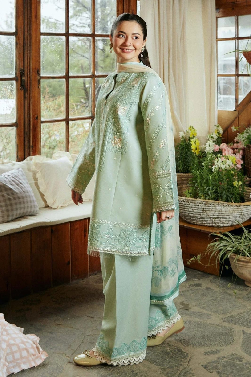 SIGNATURE LAWN EMBROIDERED 3PC SUIT - 443